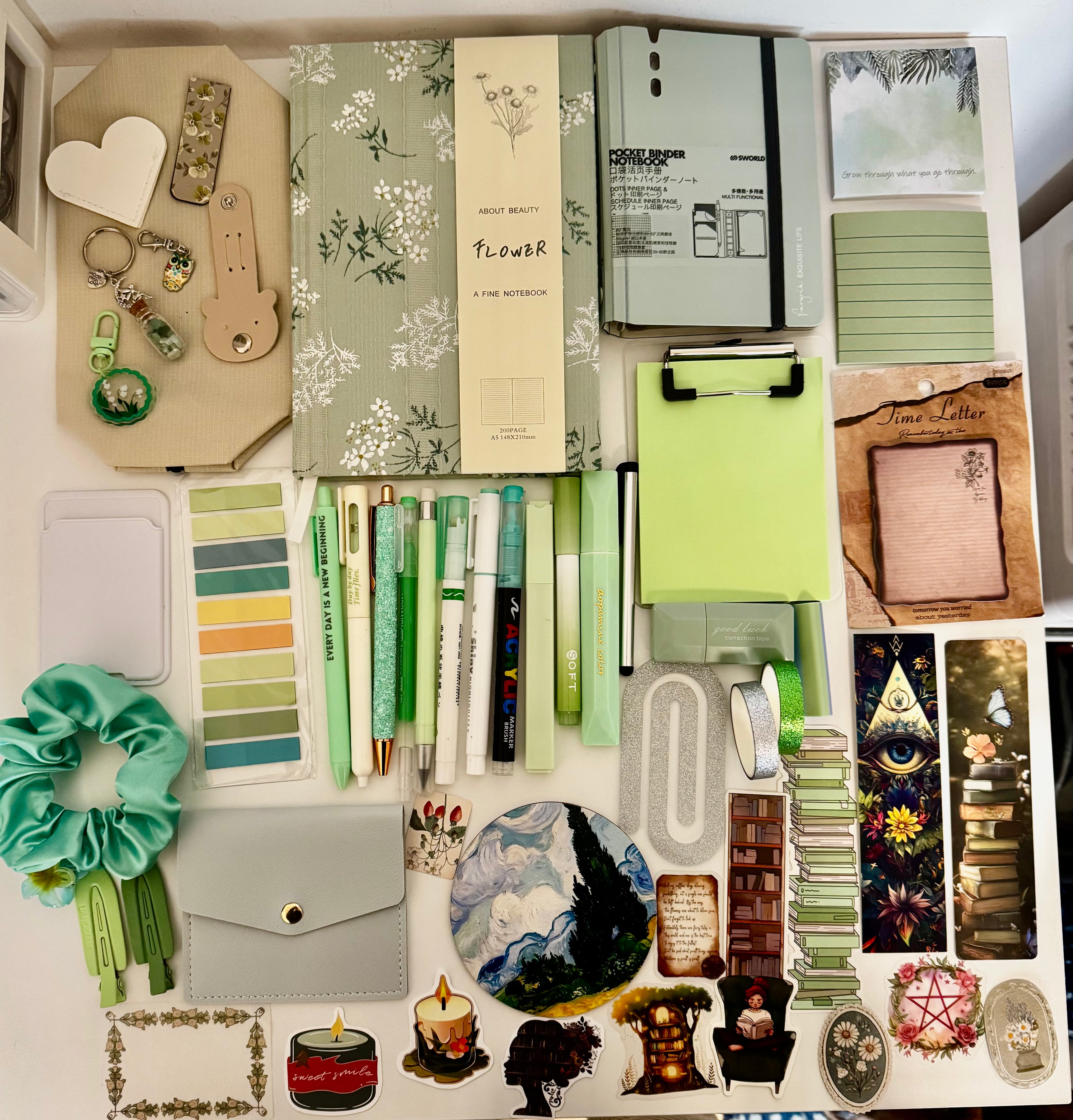 Mystery Box Deluxe Stationery 💚 Green Aesthetic Collection